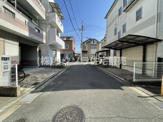 木屋元町　中古一戸建ての前面道路含む現地写真|角地　北　幅員4.7ｍ　西　幅員5.0ｍ
■物件内覧・資金計画相談・住宅ローン相談、リフォーム相談、お問合せ受付中■
※当日・翌日のご内覧、ご相談はお電話でのお問合せがスムーズです！
