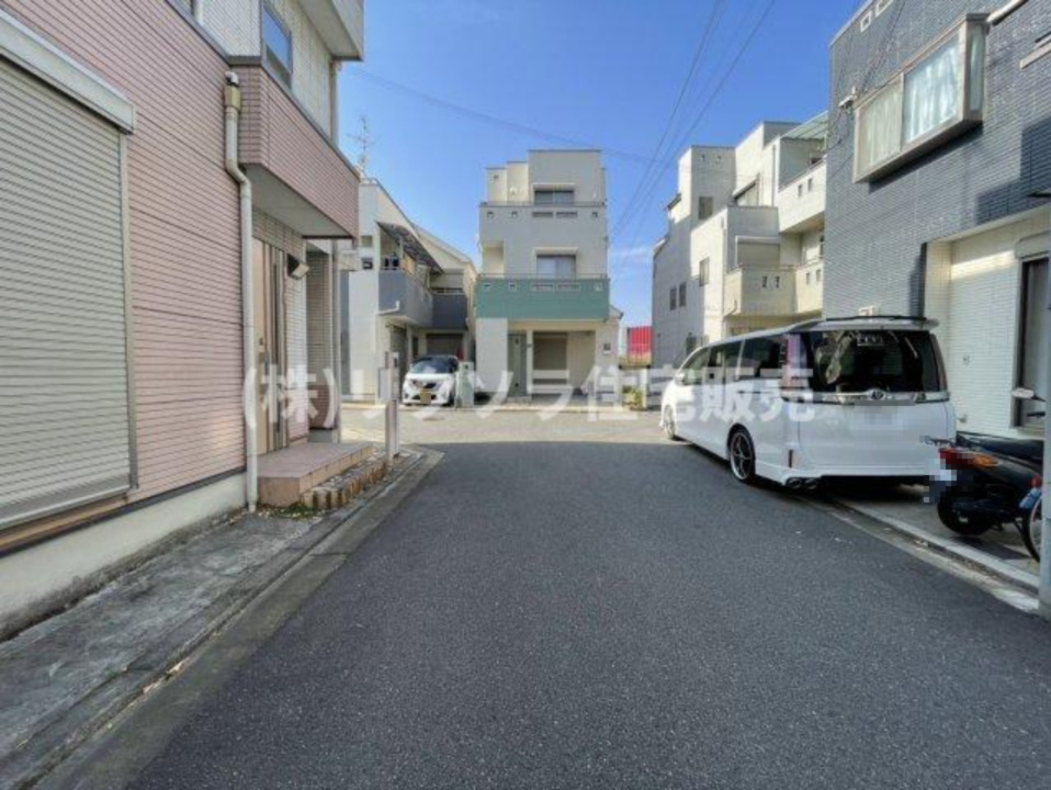 木屋元町　中古一戸建ての前面道路含む現地写真|角地　北　幅員4.7ｍ　西　幅員5.0ｍ
■物件内覧・資金計画相談・住宅ローン相談、リフォーム相談、お問合せ受付中■
※当日・翌日のご内覧、ご相談はお電話でのお問合せがスムーズです！