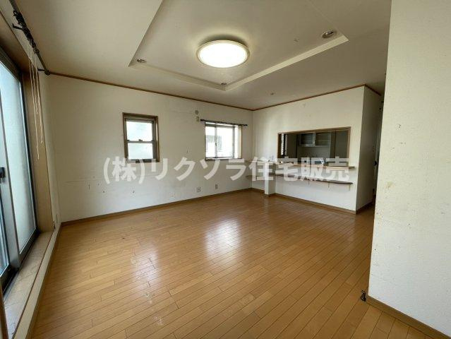 木屋元町　中古一戸建ての居間・リビング|LDK16.75帖
■物件内覧・資金計画相談・住宅ローン相談、リフォーム相談、お問合せ受付中■
※当日・翌日のご内覧、ご相談はお電話でのお問合せがスムーズです！