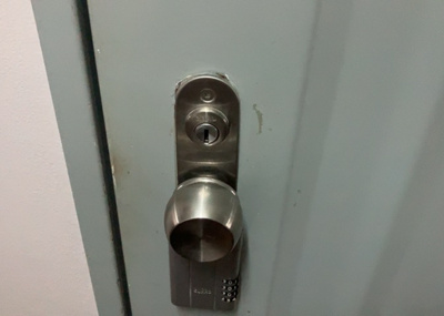 【防犯設備】 | 八王子スカイマンション | 当然のことではありますが、オートロックやセンサーライト、ホームセキュリティーなどの防犯設備があれば、小さいお子様がいるご家庭も安心ですよね！まず物件購入の際は、防犯設備もチェックするようにしましょう。