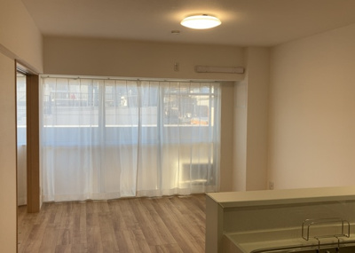 【居間・リビング】 | 八王子スカイマンション | リビングの間取りの種類は大きくわけてリビングとダイニングが別になっているタイプ、リビングダイニング一体型です。どちらも一長一短ですので、家を選ぶ時はその両面をチェックして決めるようにしましょう。