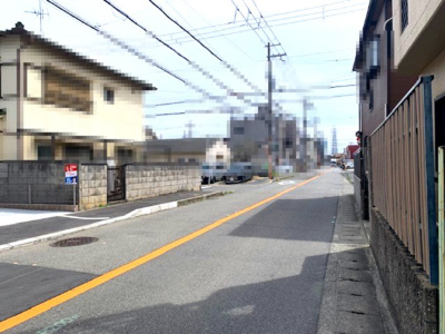 【前面道路含む現地写真】 | Livele Garden.S松原市天美我堂2丁目　1号棟 | 前面道路は広々しているため車の出し入れも楽々！イオンモール堺北花田も日常使いできる贅沢なロケーションです。