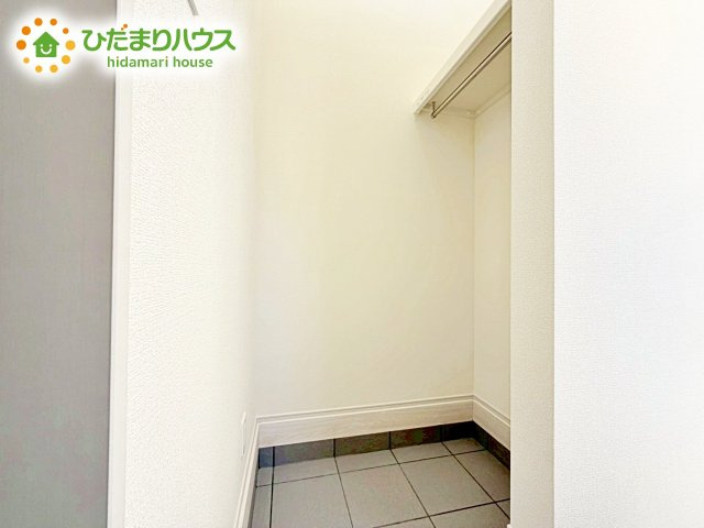 【収納】 | 水戸市姫子1丁目　新築戸建 | 小物類を置けるスペースが確保できるため、散らかりがちな玄関をすっきりと保てます。