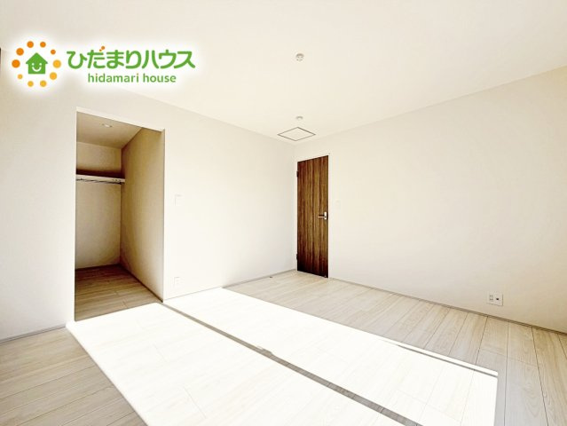 【寝室】 | 水戸市姫子1丁目　新築戸建 | バルコニーに面していて、たっぷり光りの入る明るい主寝室です！