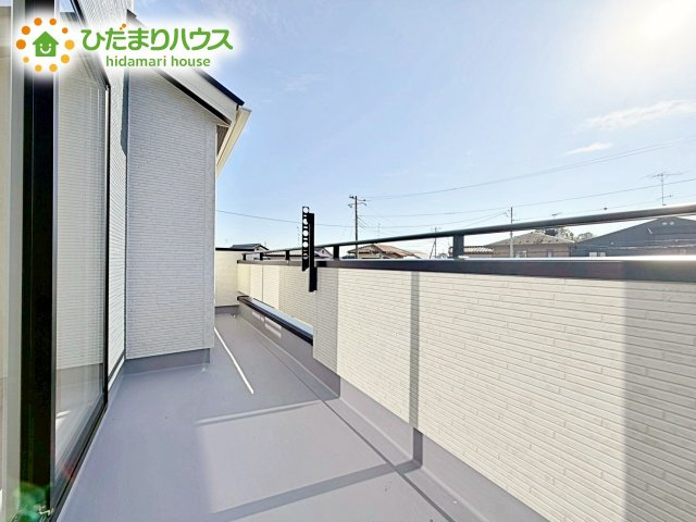 【バルコニー】 | 水戸市姫子1丁目　新築戸建 | お布団など大きいものも、充分に干せる広さがございます。人気のベランピングも楽しめる広さ！自宅のアウトドア空間でゆったり過ごせます。