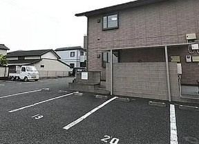 ウィズ・コンフォートかくらⅠの駐車場