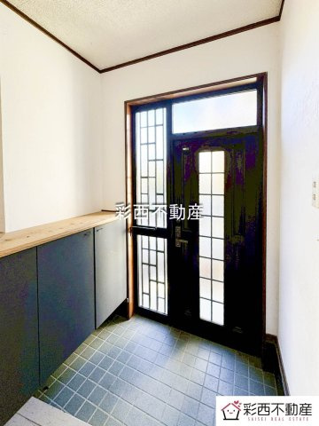 所沢市和ケ原2丁目中古戸建の玄関|玄関はおうちの第一印象 清潔感あふれる空間を重視した造りになります
