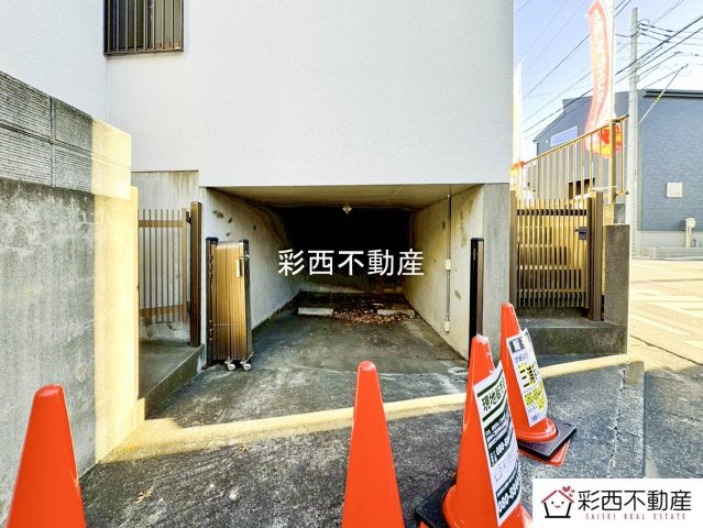 所沢市和ケ原2丁目中古戸建の駐車場|地下駐車場で雨にも安心です！下駐車場で雨にも安心です！
