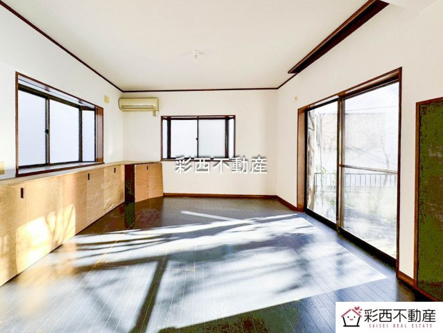 所沢市和ケ原2丁目中古戸建のバルコニー|日中の長い時間、日が差し込む南面バルコニー。洗濯物がカラッと乾きます。
