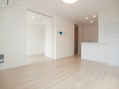 【居間・リビング】 | ナチュラルライフ | こちらのリビングで趣味の時間をお楽しみください