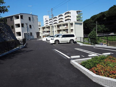 【駐車場】 | ルミナス | 駐車場があるので、車を買う予定の方も安心です