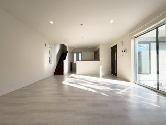 【居間・リビング】 | 箕面市桜ヶ丘2丁目貸家