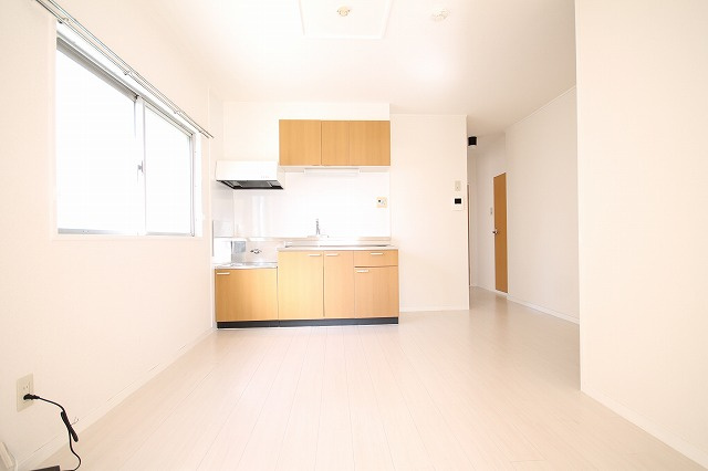 メゾンサーブルの居間・リビング