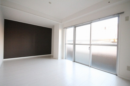 メゾンサーブルの居間・リビング