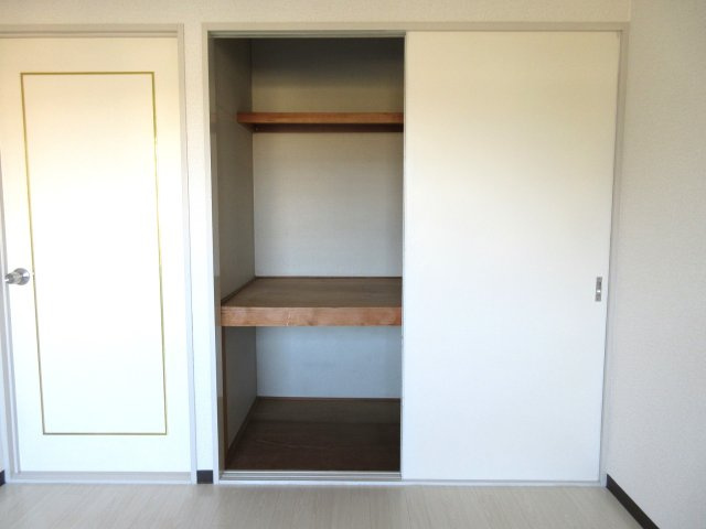 グランデール緑園の収納|洋室１　収納　※別号室の参考写真です(現況優先・仕様違いの場合あり)