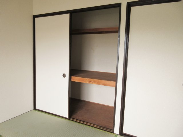 グランデール緑園の収納|押入　※別号室の参考写真です(現況優先・仕様違いの場合あり)