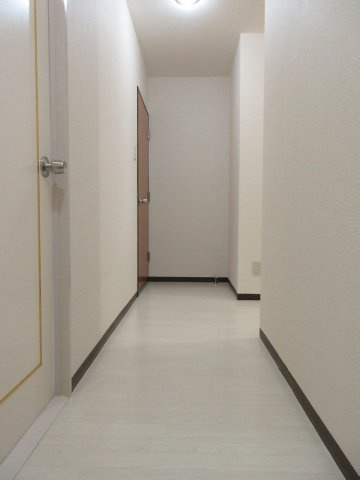 グランデール緑園の内装|廊下　※別号室の参考写真です(現況優先・仕様違いの場合あり)