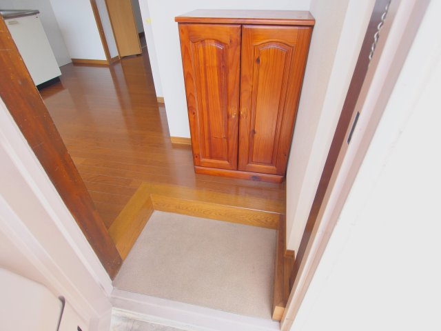 中田ビルの玄関