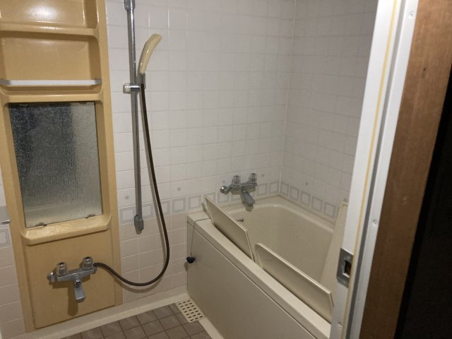 ライオンズマンション米子東町　1001号室の浴室