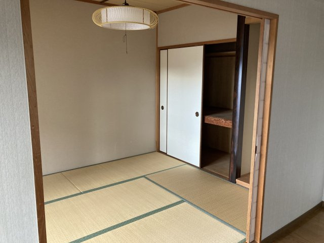 ライオンズマンション米子東町　1001号室の和室