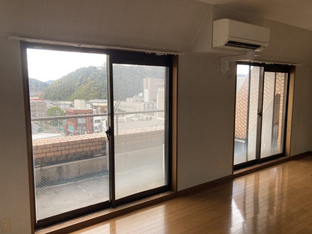 ライオンズマンション米子東町　1001号室の居間・リビング