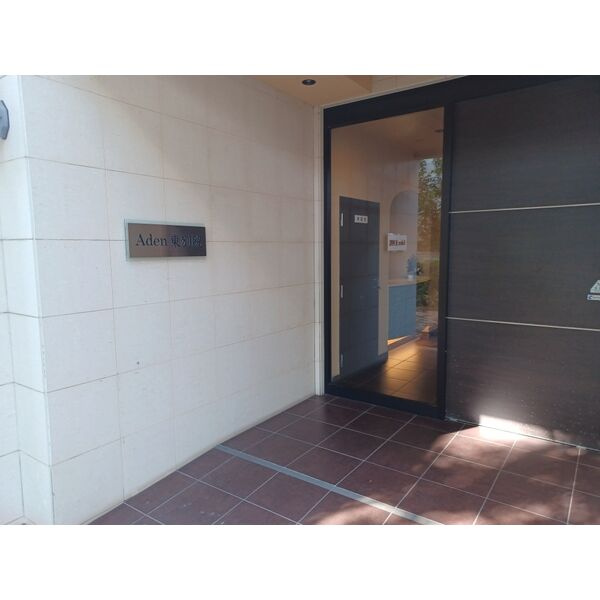 アーデン東別院のエントランス