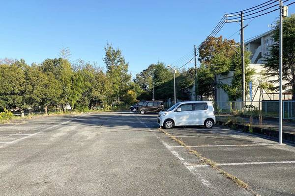 ビレッジハウス三草2号棟の駐車場|カースペースがあります