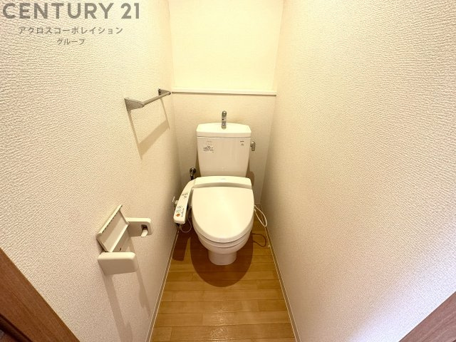 温水洗浄便座機能付きトイレです☆