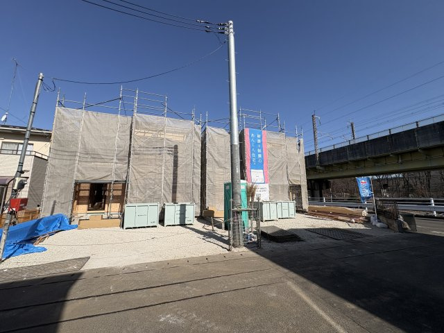 【Cradle Garden】下野市下古山 第6　全2邸の前面道路含む現地写真|〇分譲地〇
南側6ｍ公道、東側5.16ｍ公道に面した明るく開放的な配置です。
日常の買い物が圧倒的に便利♪共働き世帯にとって「すぐ買い物に行ける」ことは大きな時短メリットです。
※2025年12月撮影