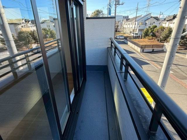 川口市八幡木7期　新築一戸建て　1号棟のバルコニー|バルコニーからの眺めを楽しみながら食事をしませんか