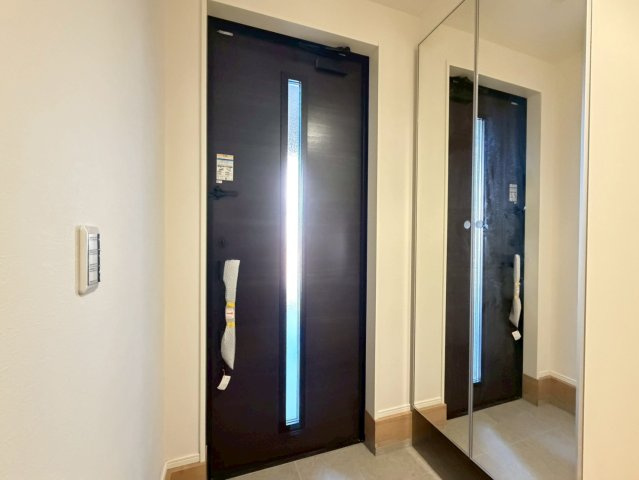 川口市八幡木7期　新築一戸建て　1号棟の玄関|落ち着いた玄関です