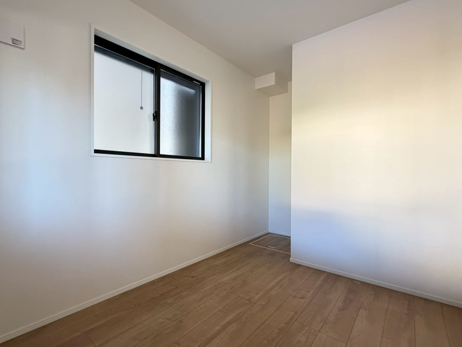 川口市八幡木7期　新築一戸建て　1号棟の洋室|落ち着いた色調の洋室です