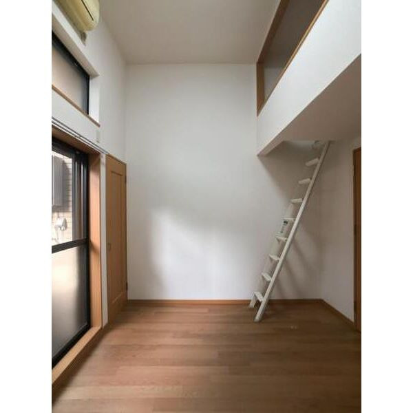 メゾネットY&A2の居間・リビング