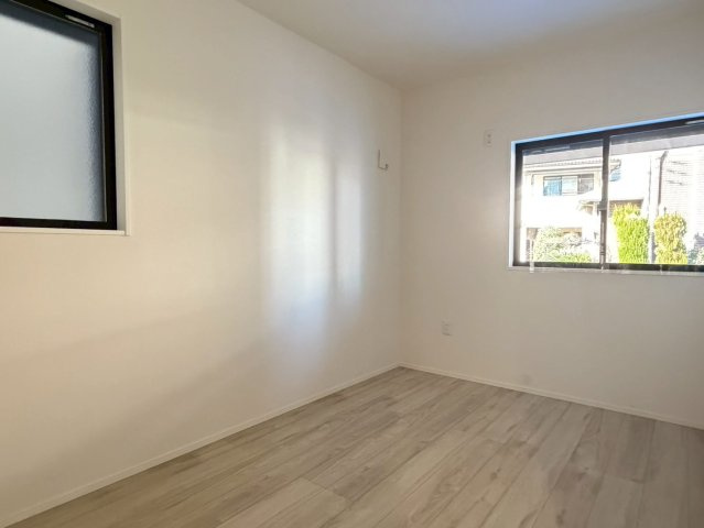 川口市八幡木7期　新築一戸建て　2号棟の洋室|落ち着いた色調の洋室です