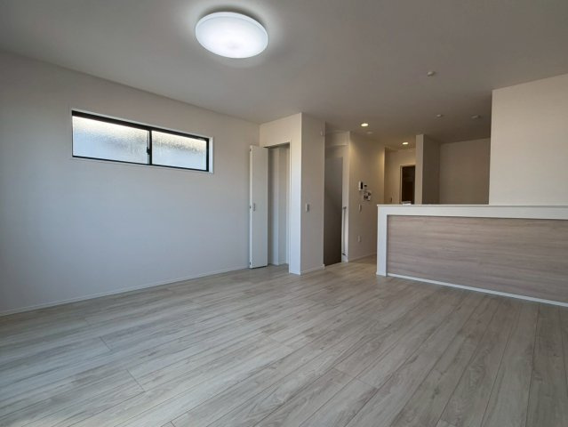 川口市八幡木7期　新築一戸建て　2号棟の居間・リビング|ゆったり過ごせるリビングです