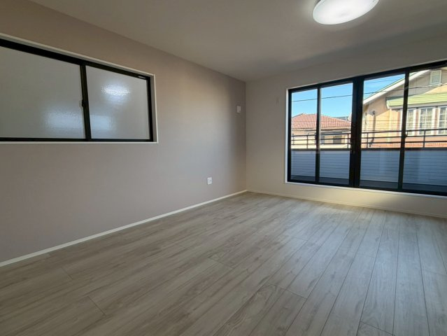 川口市八幡木7期　新築一戸建て　2号棟の居間・リビング|ゆったりとしたリビングです