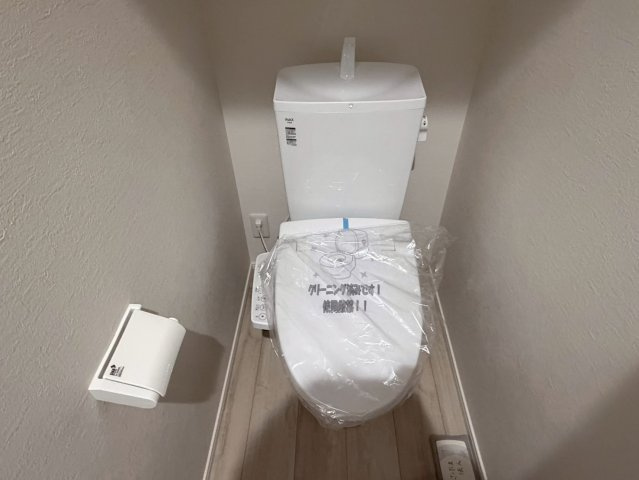 川口市八幡木7期　新築一戸建て　2号棟のトイレ|清潔感のあるトイレです