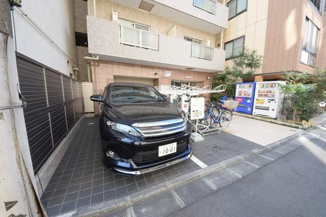 クオーレプロバンス本所の駐車場