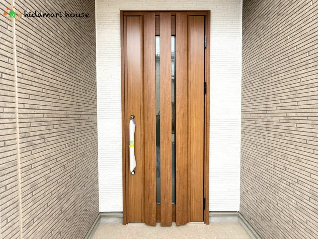 上尾市浅間台2期　新築戸建　Terrechez01の玄関
