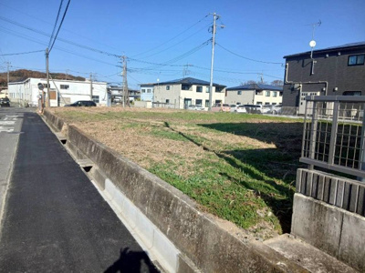 【前面道路含む現地写真】 | 【吉井町第1期　現地外観】
※令和7年12月時点