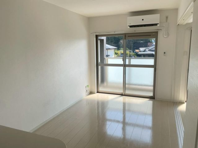 サンライズ富高　東の居間・リビング