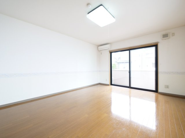 ピア・ウィステリアの洋室