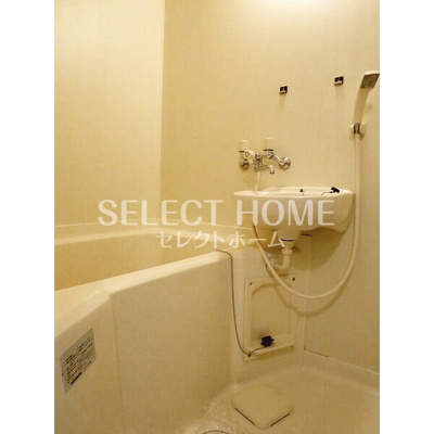 【独立洗面台】 | エクセレンス石神 | 独立洗面台、小物を置くことができて便利です