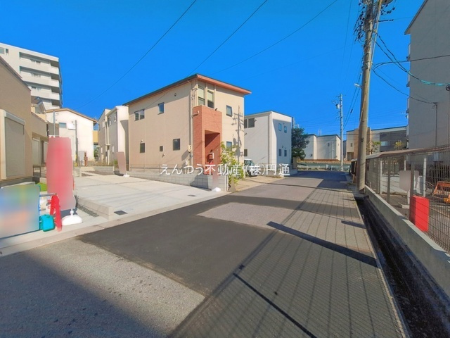 ハートフルタウン旭前町2期の前面道路含む現地写真