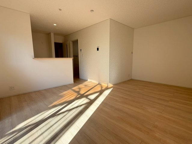 川口市八幡木第５　新築一戸建て　1号棟の居間・リビング|リビングです