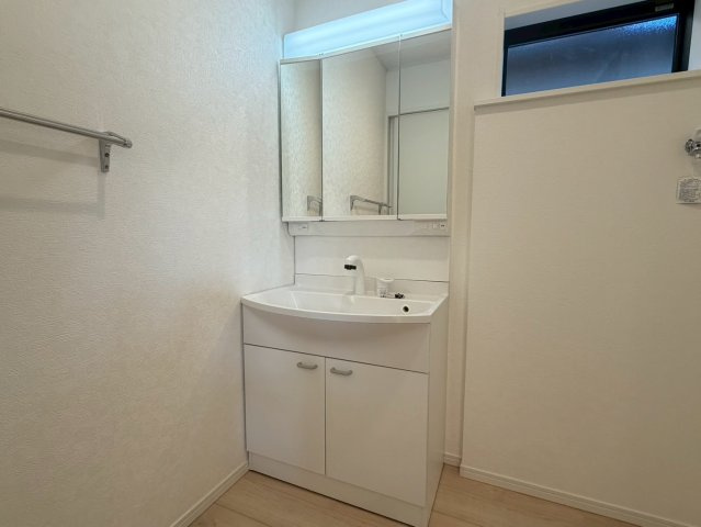 川口市八幡木第５　新築一戸建て　1号棟の独立洗面台|使いやすい独立洗面台です