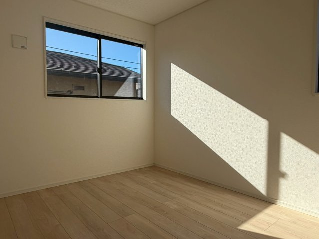 川口市八幡木第５　新築一戸建て　1号棟の洋室|個人の部屋や寝室として使える洋室です