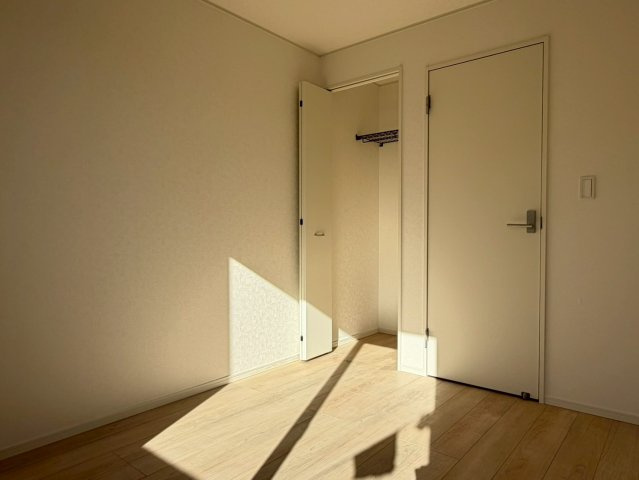 川口市八幡木第５　新築一戸建て　1号棟の寝室|使い勝手のいい寝室です