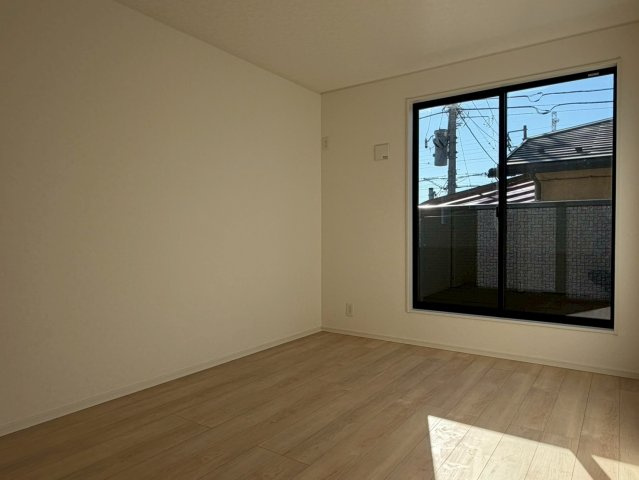 川口市八幡木第５　新築一戸建て　1号棟の寝室|開放的な寝室です