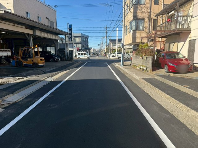 川口市八幡木第５　新築一戸建て　1号棟の前面道路含む現地写真|前面道路含む現地写真です